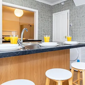 Shirley House: Centre Self-catering With Smart Access Guest house