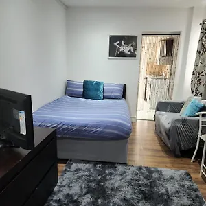 Studio At Chadwell Heath Guest house Romford