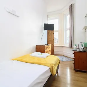 Pebbles 17 Guest house